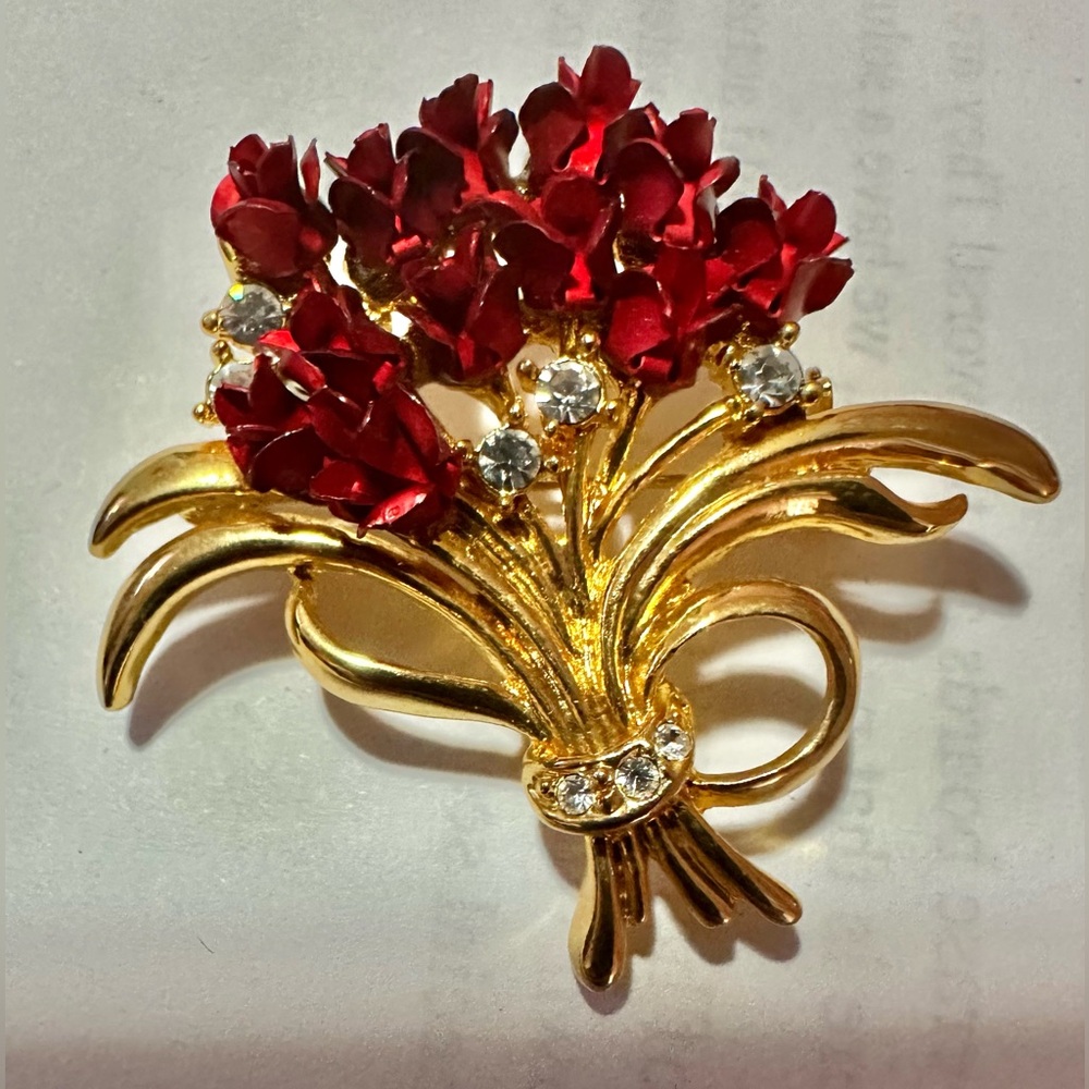 Brooch pin a bouquet of flowers